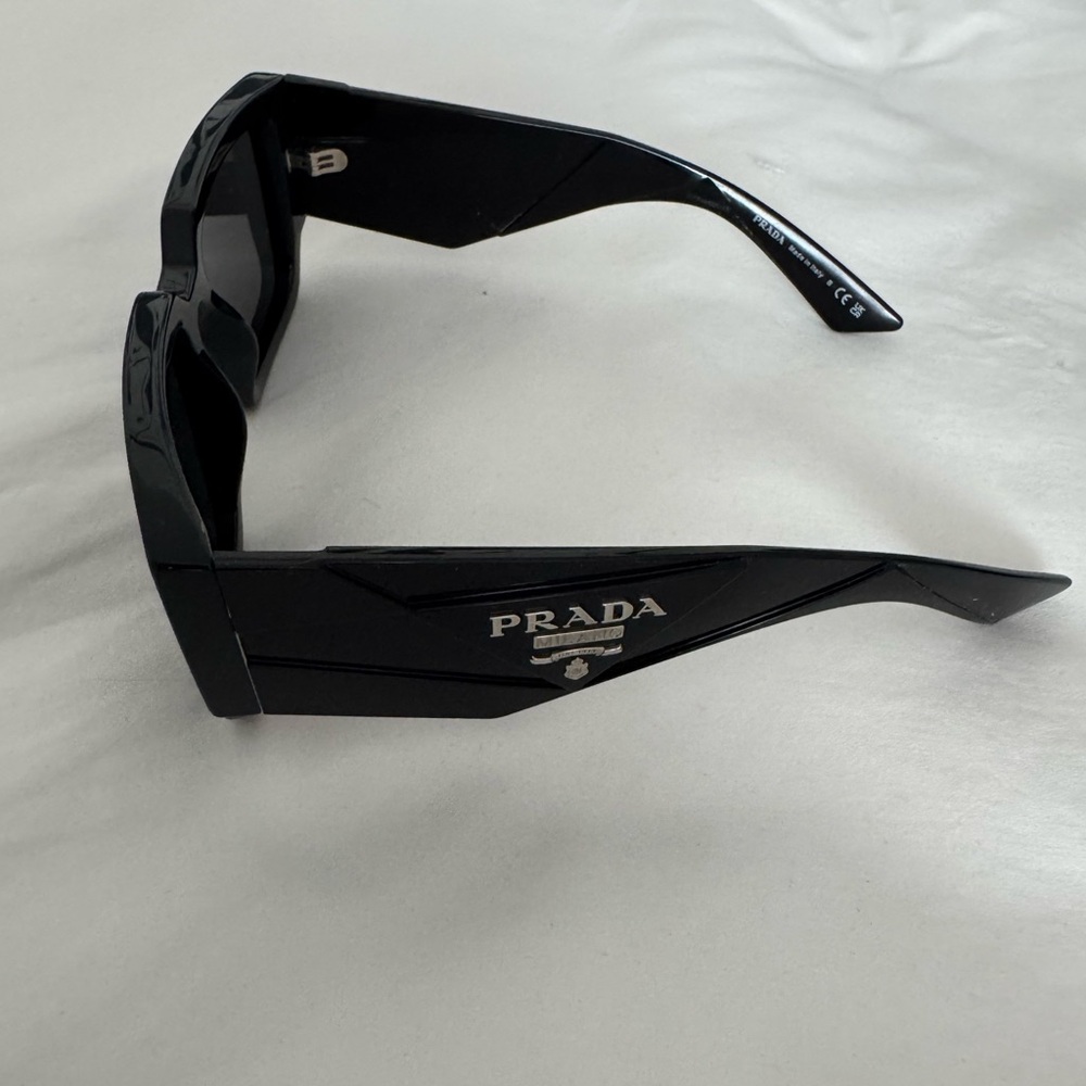 PRADA BLACK SUNGLASSES - Picture 5 of 5